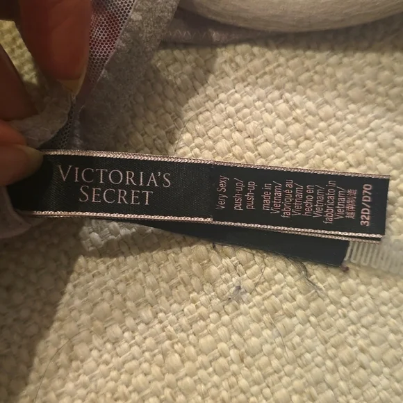 Victorias Secret Very Sexy Floral Pink Bra With Rhinestones Details On The Strap - Picture 5 of 5